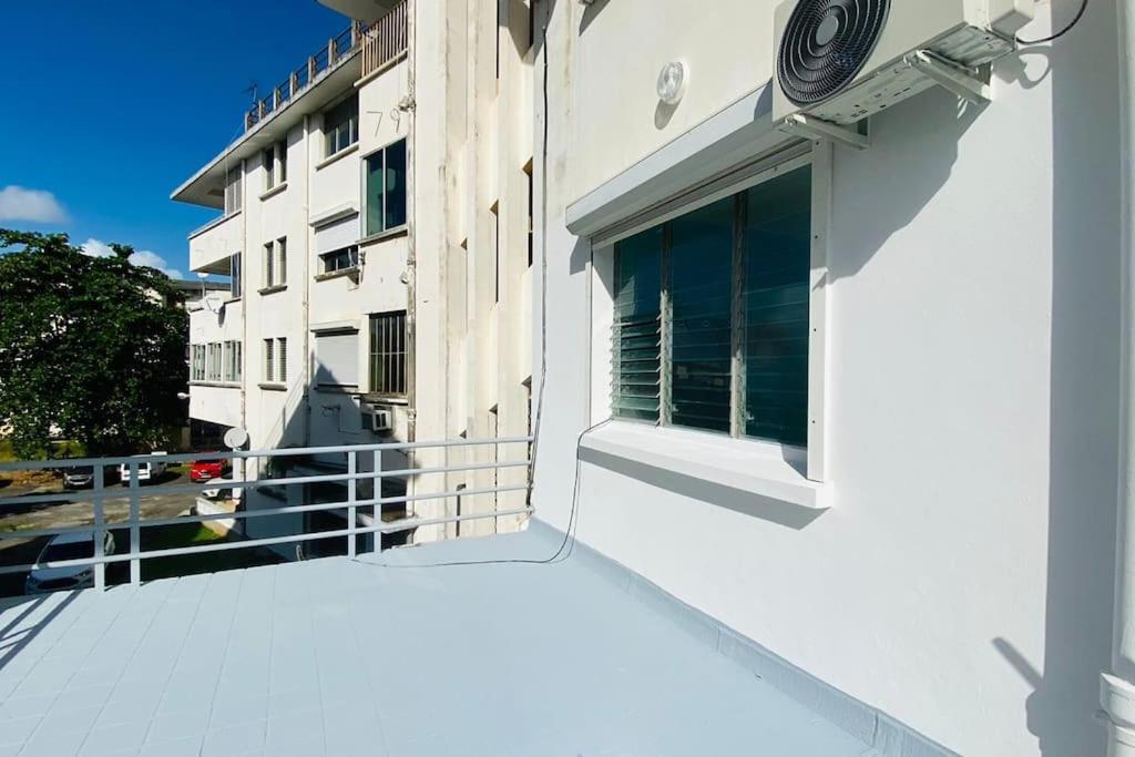 Le Sunshine - Au Coeur Du Centre Ville De Pointe- A- Pitre - Proche De Tout Avec Sa Grande Terrasse Ensoleillee ภายนอก รูปภาพ
